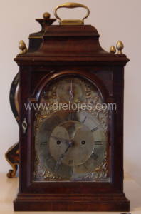 Bracket clock