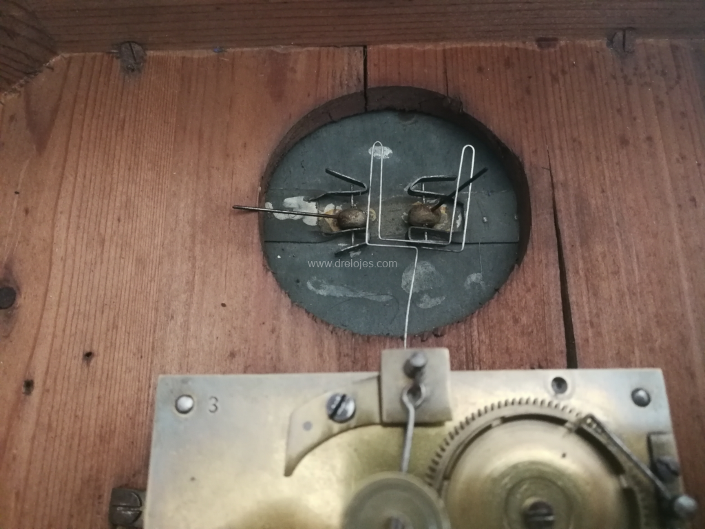 blinking eyes clock