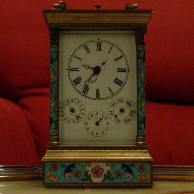 Reloj de viajero antiguo
