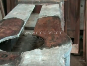 Limpiando la caja del reloj