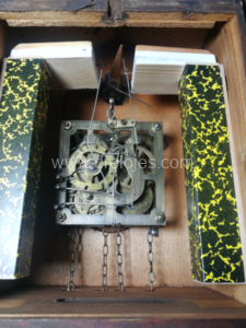dentro del reloj